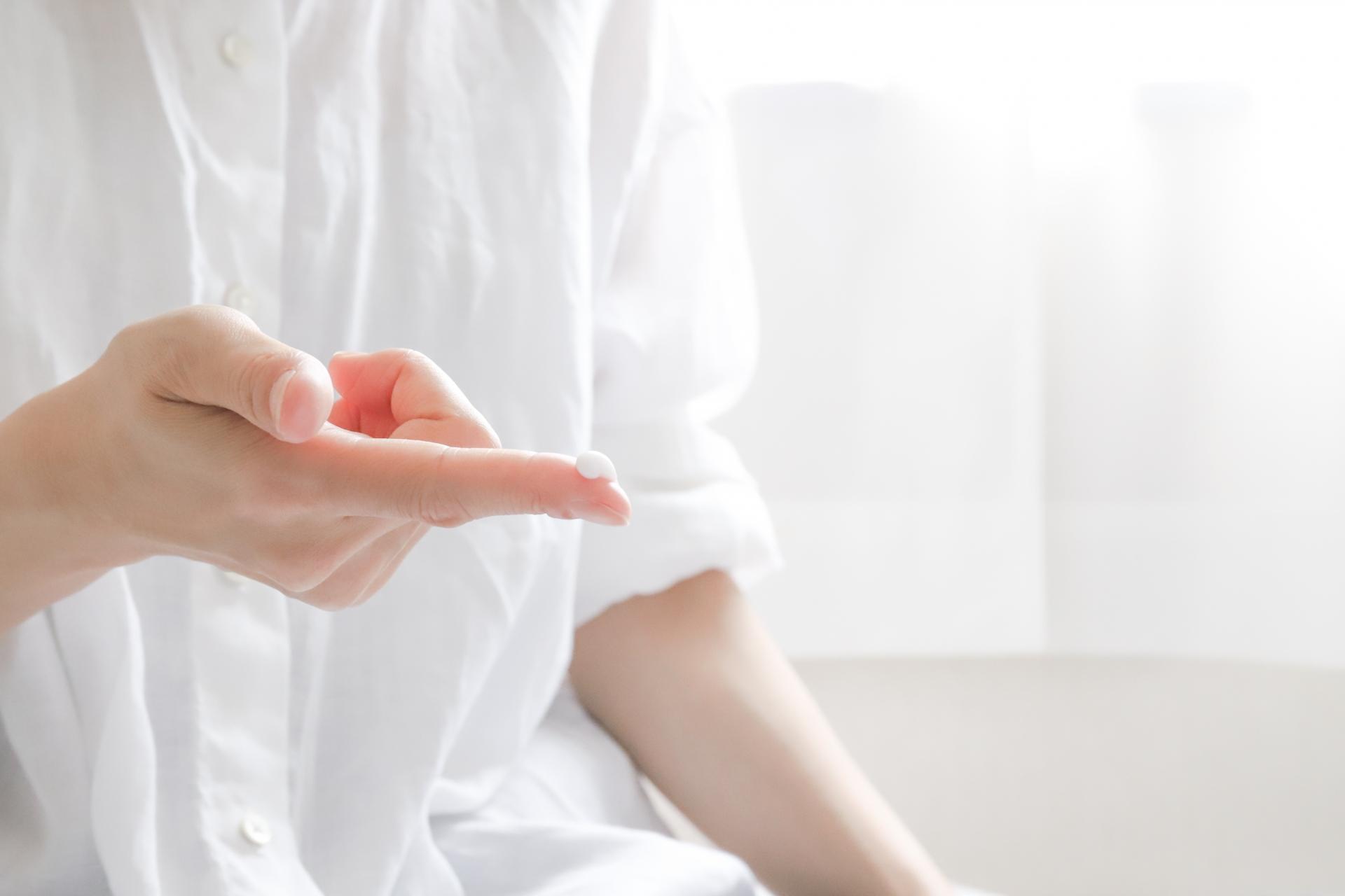 ニキビ跡には皮膚科の薬がおすすめ！市販薬との違いや種類を解説