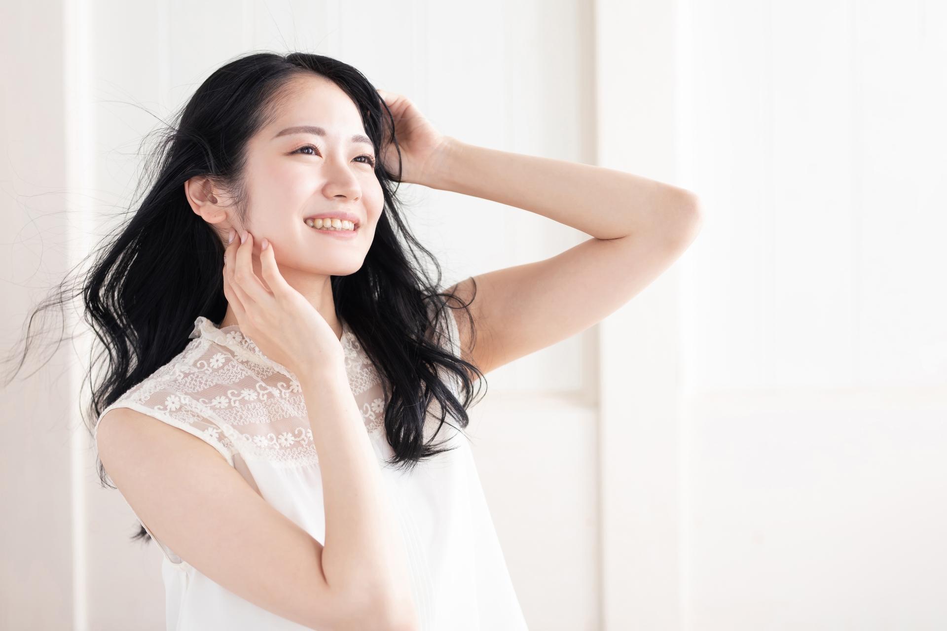 女性の薄毛対策に育毛剤は効果ある？薬の種類・使い分け・副作用を解説