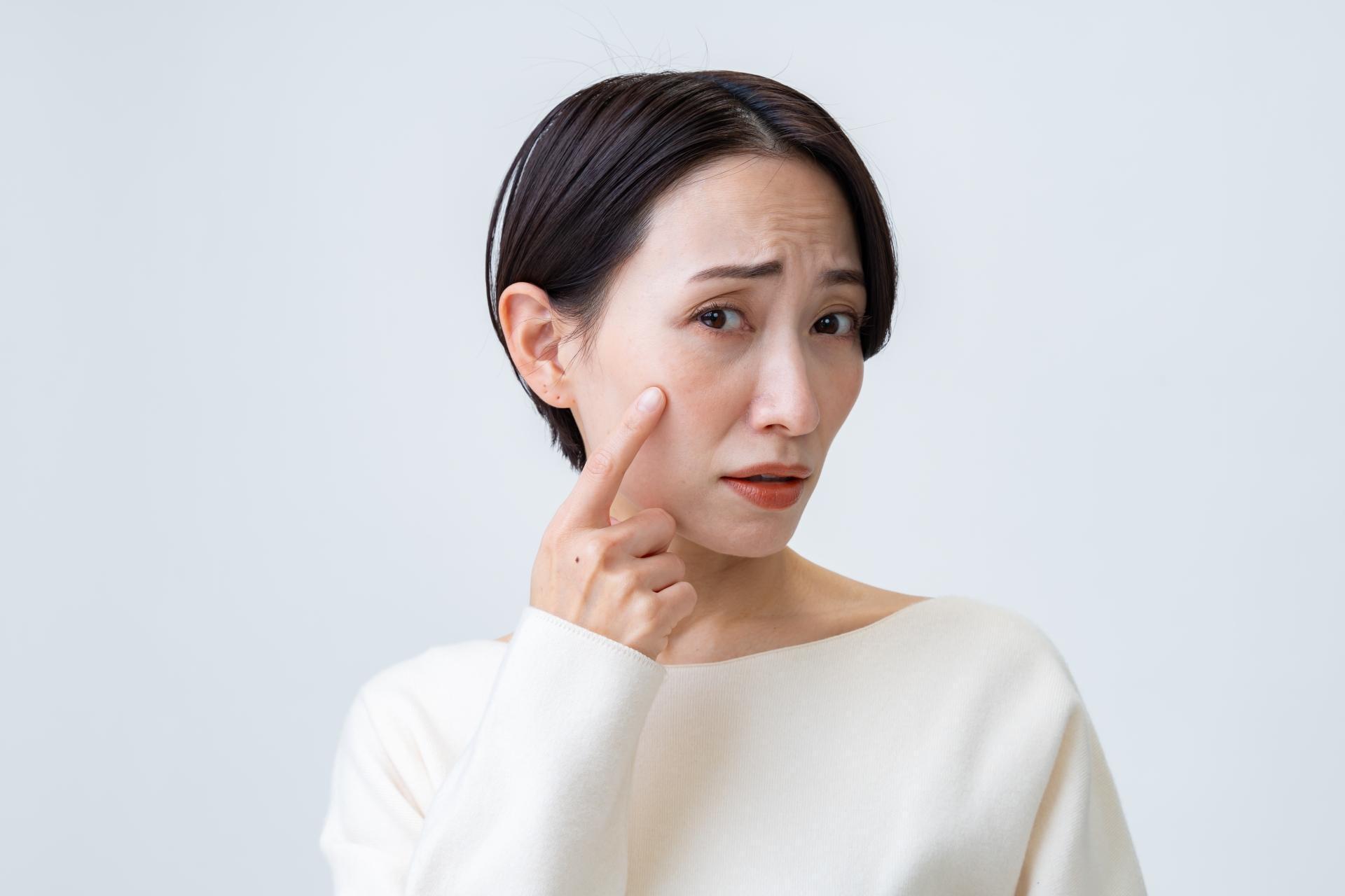 シワに効く飲み薬はある？市販薬と処方薬の違いや効果を解説