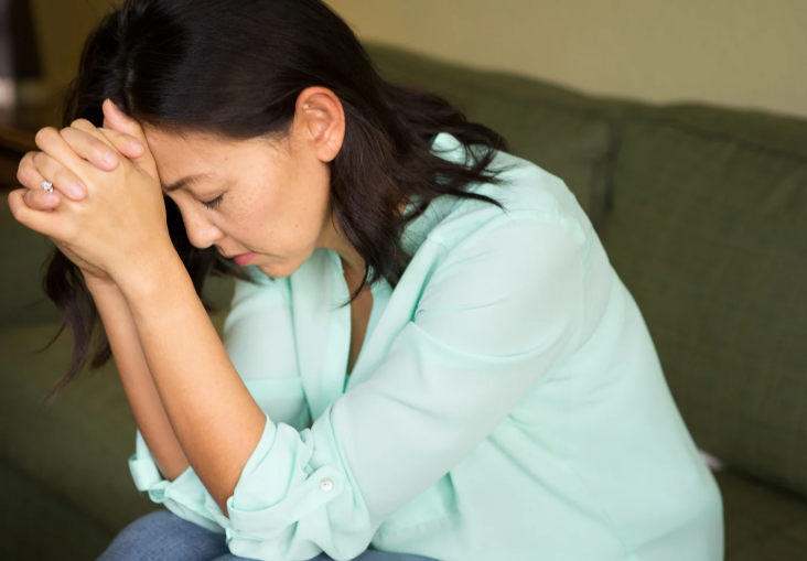 ホルモンバランスを整えるツムラのおすすめ漢方薬｜市販・処方の違いや使用時のポイントを解説