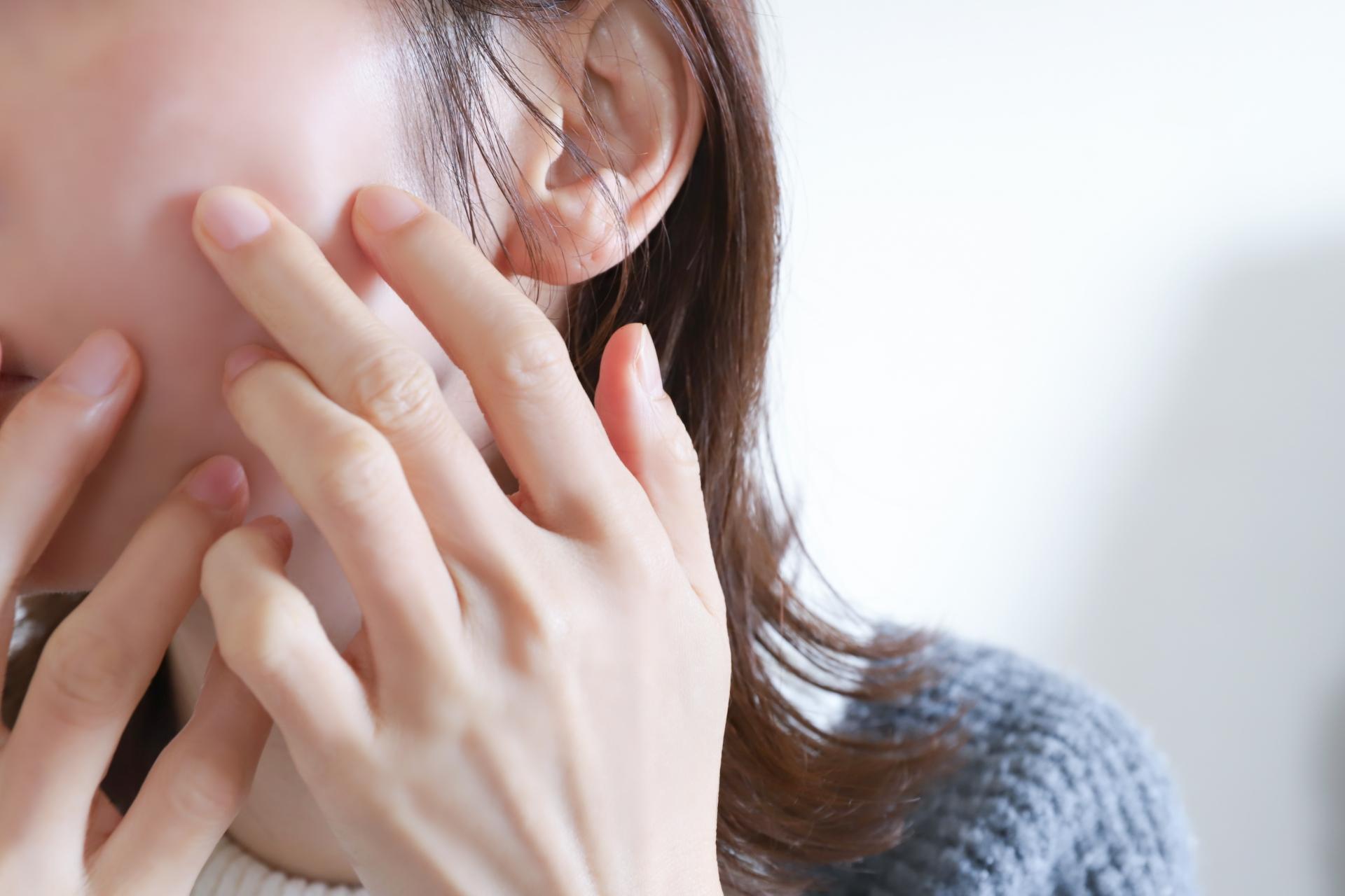 シミの悩みにサプリメントは使える？医薬品との違いと使い分けのポイント