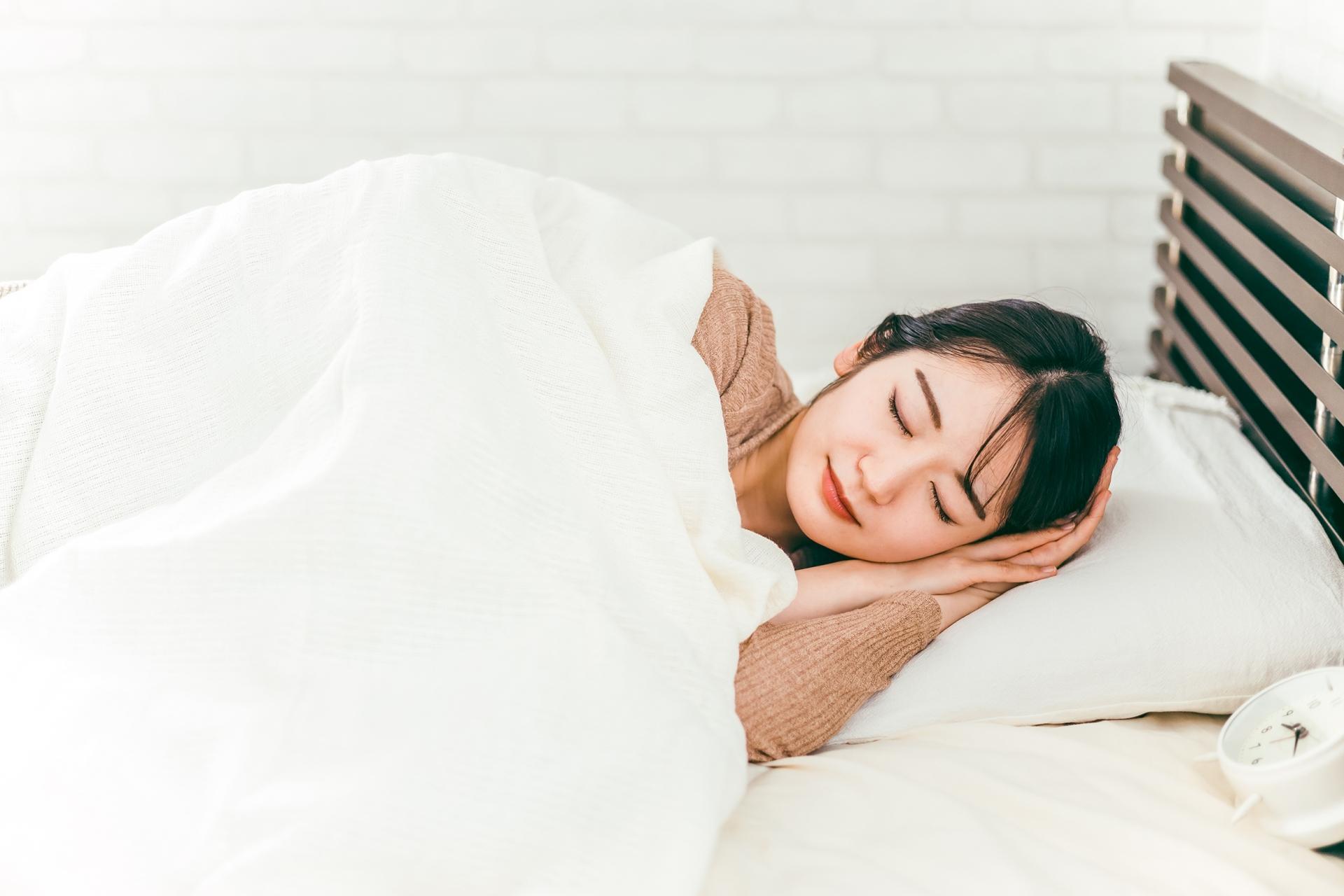 エスゾピクロン（ルネスタ）の効果とは？何時間寝れる？作用時間や副作用を解説