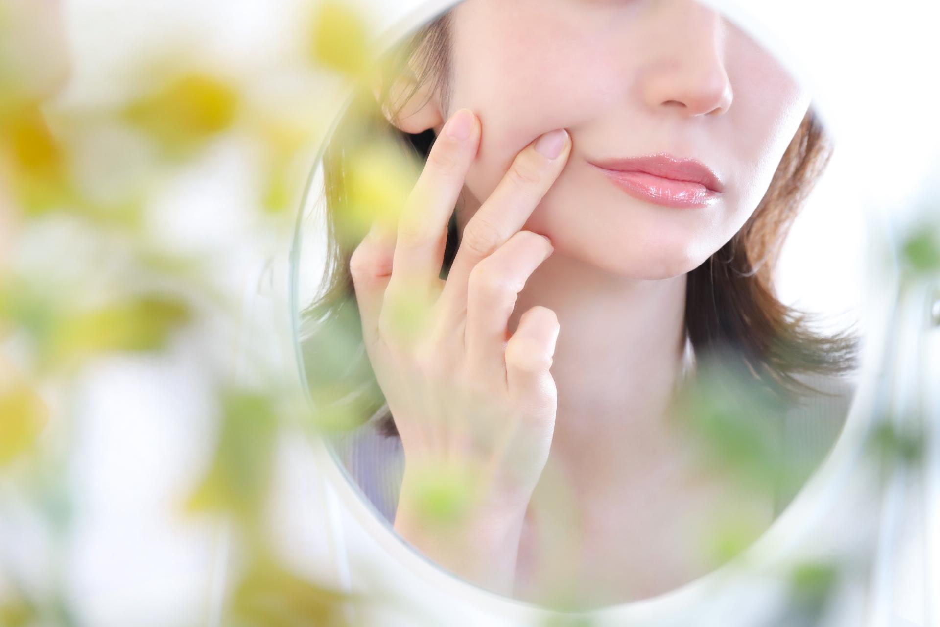 トレチノインで皮剥けするのはなぜ？いつまで続く？対処法や塗り続けるべきかを解説
