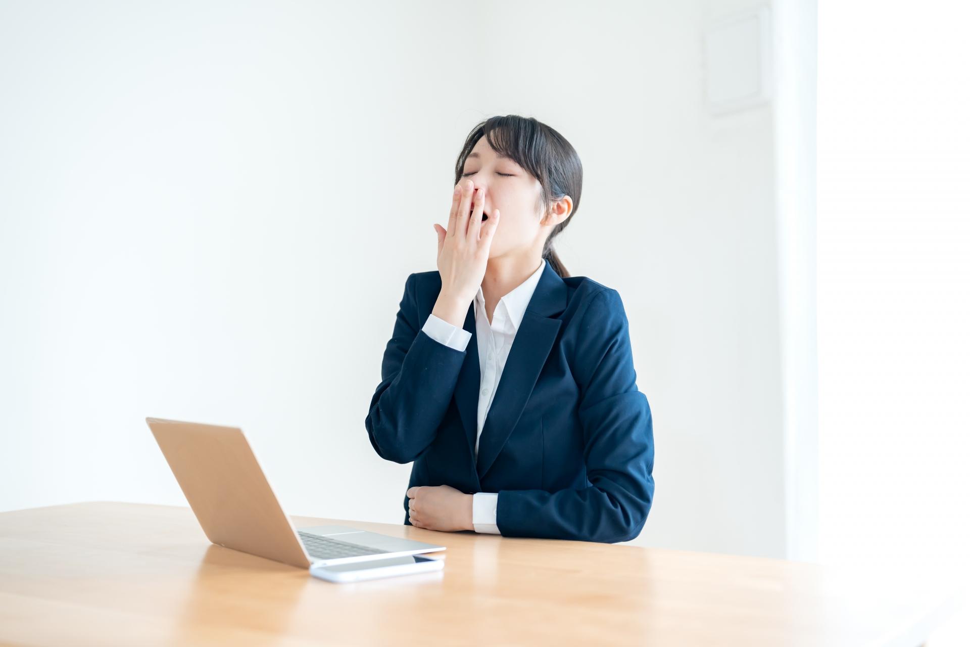 ビラノアは眠くならないって本当？眠気の発生率や運転への影響、眠くなりにくい理由を解説