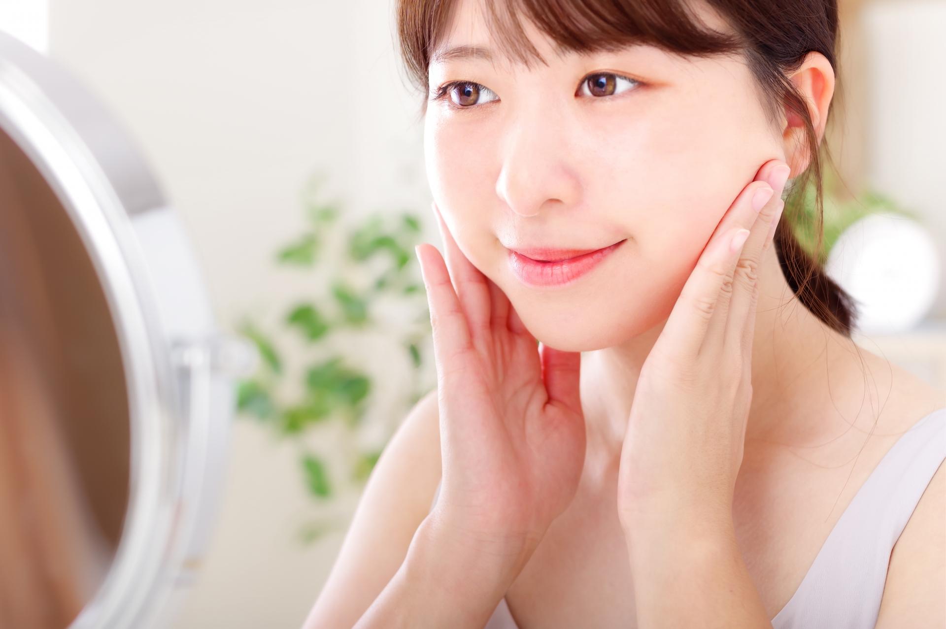 毛穴をなくす方法は？原因と効果的なセルフケア、内服薬や美容医療による対策を解説
