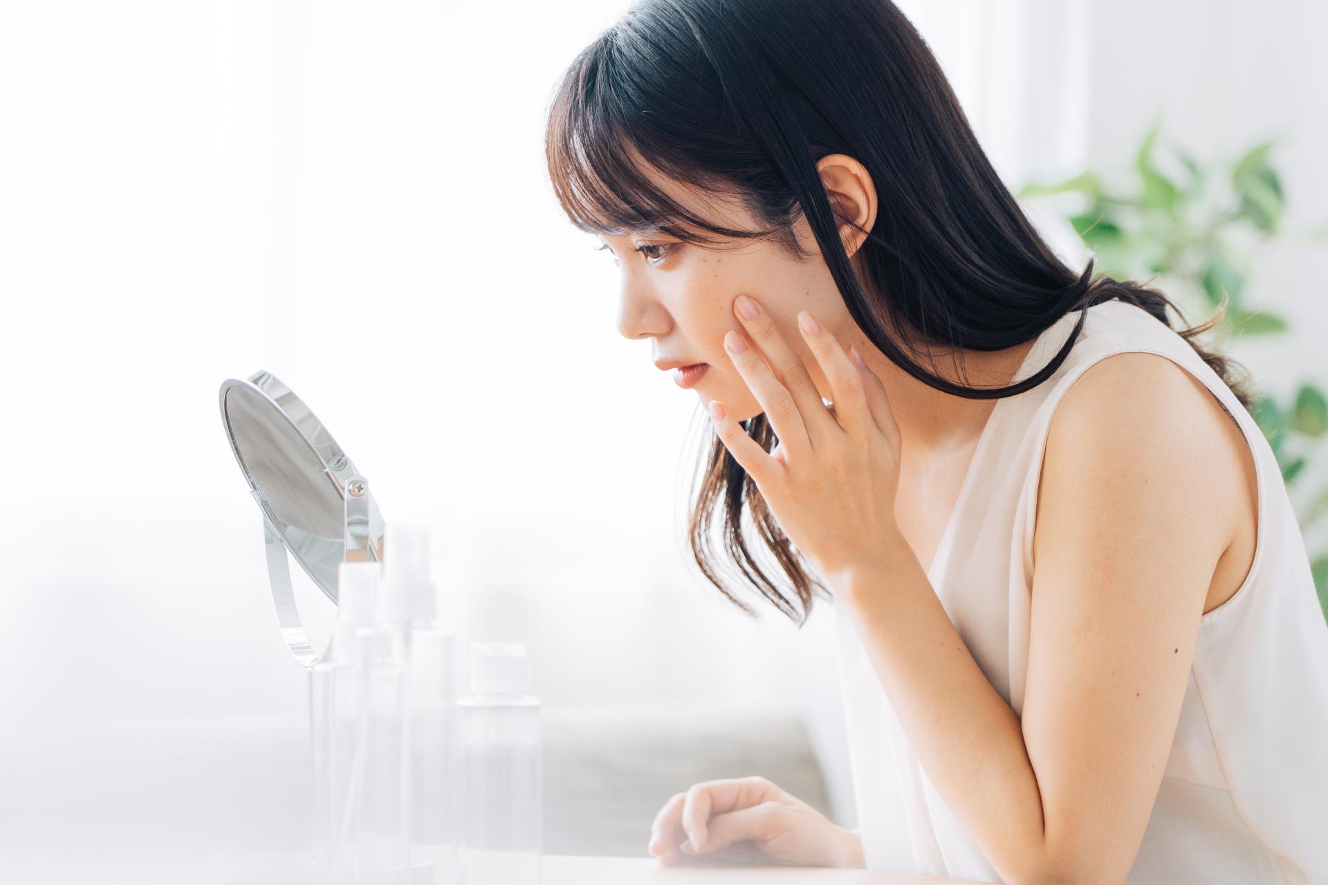 黄ニキビの治し方｜潰すのはNG？早く治すための薬・セルフケアと潰れたときの対処法を解説